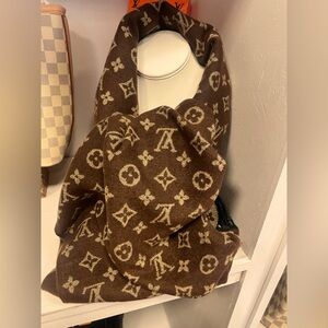 Designer luxury winter scarf. Brown with beige design. Large size